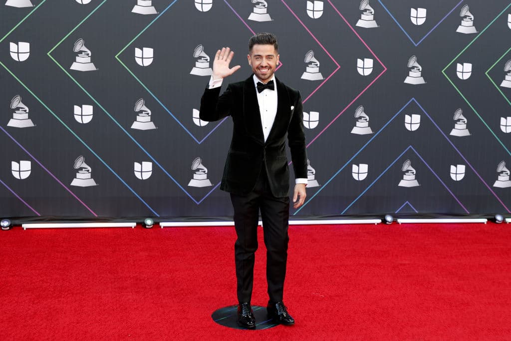 El periodista 
<b>Borja Voces</b> eligió un tuxedo de terciopelo negro.
<br>