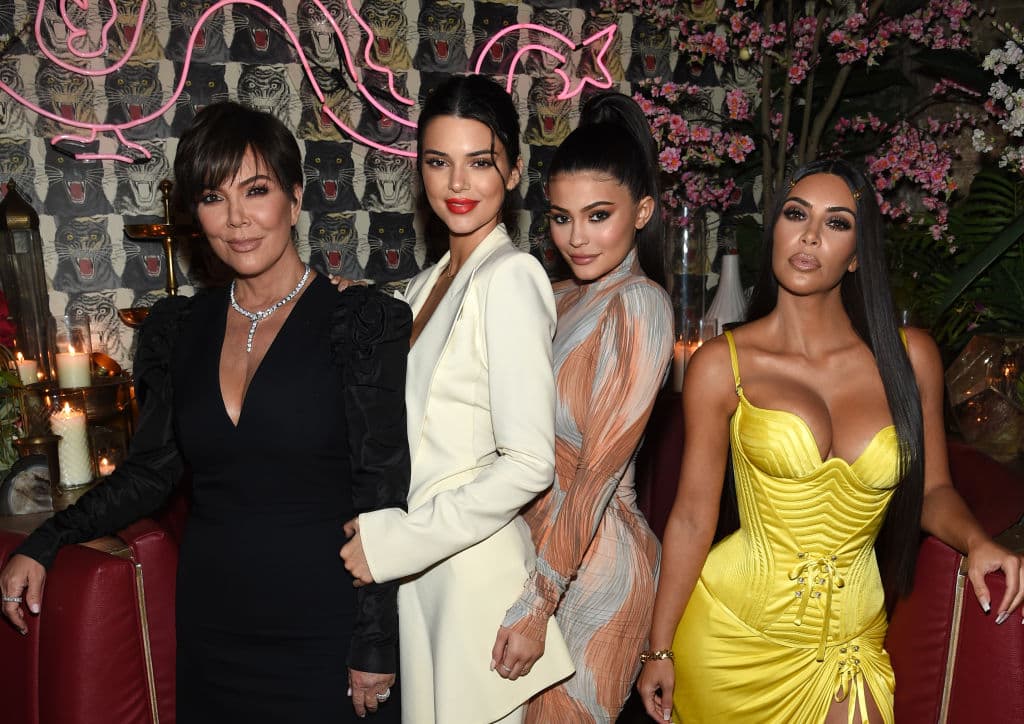<b>Kris Jenner:</b>
<br>Después estuvo con la atleta y medallista olímpica Caitlyn Marie Jenner, con quien tuvo a las menores del clan, Kendall y Kylie.