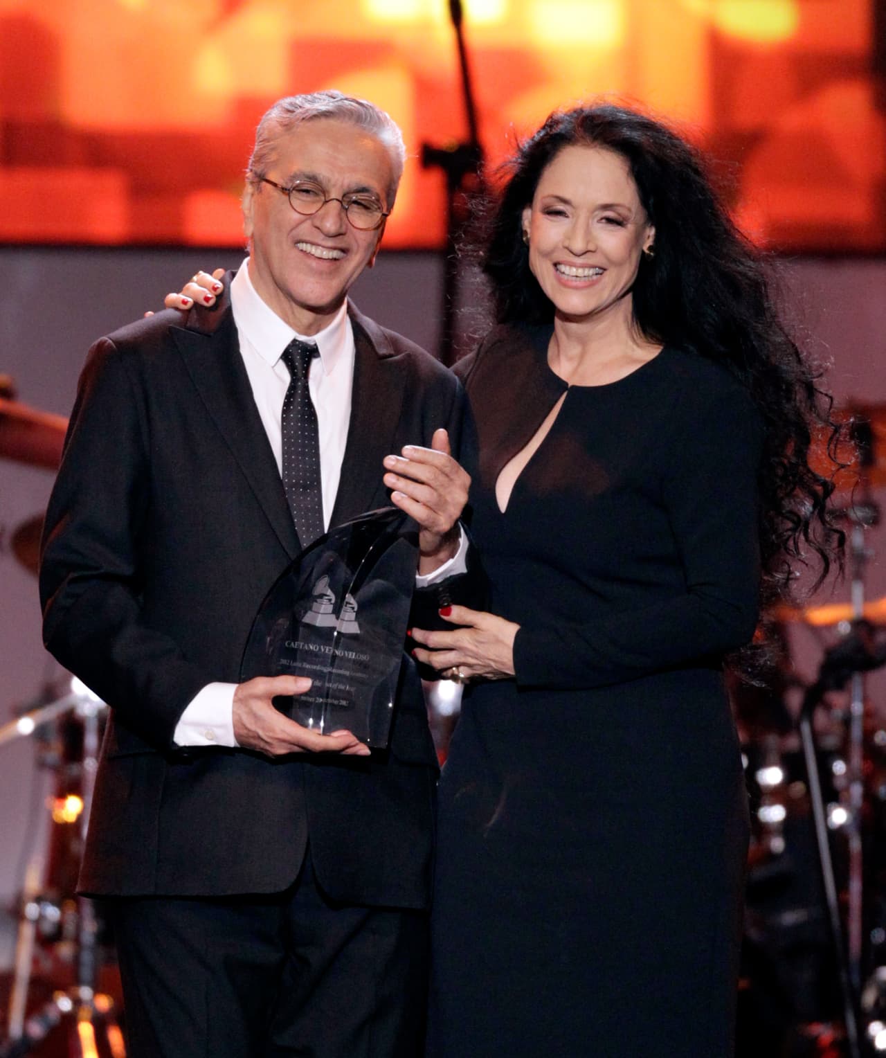 Sonia Braga le entregó el premio y acto segudo, Caetano agradeció a LARAS por otorgarle dicho galardón.