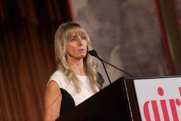 42.- BONNIE HAMMER: Una de las mujeres más poderosas de la televisión por cable. Como presidente de NBC Universal Cable, Hammer supervisa las marcas líderes de cable USA, Syfy,! E, Bravo, Oxígeno, Esquire red, Sprout, TV One, Chiller, Cloo y Universal HD