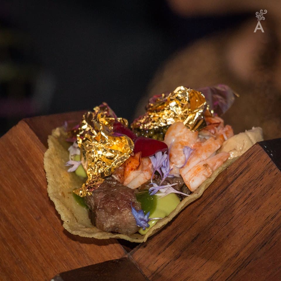 Un estadounidense paga 7,000 dólares por el taco más caro del mundo... y luego no se lo come