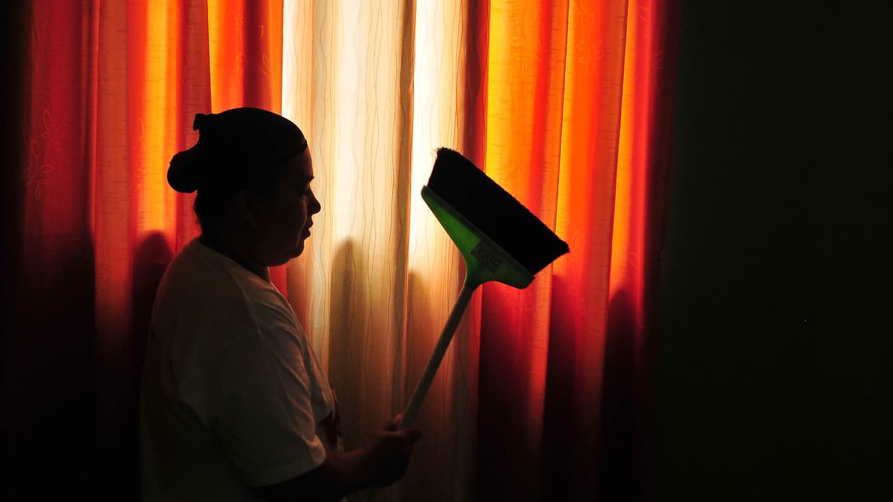 Una pareja de Katy, Texas, enfrenta cargos por esclavizar a una empleada