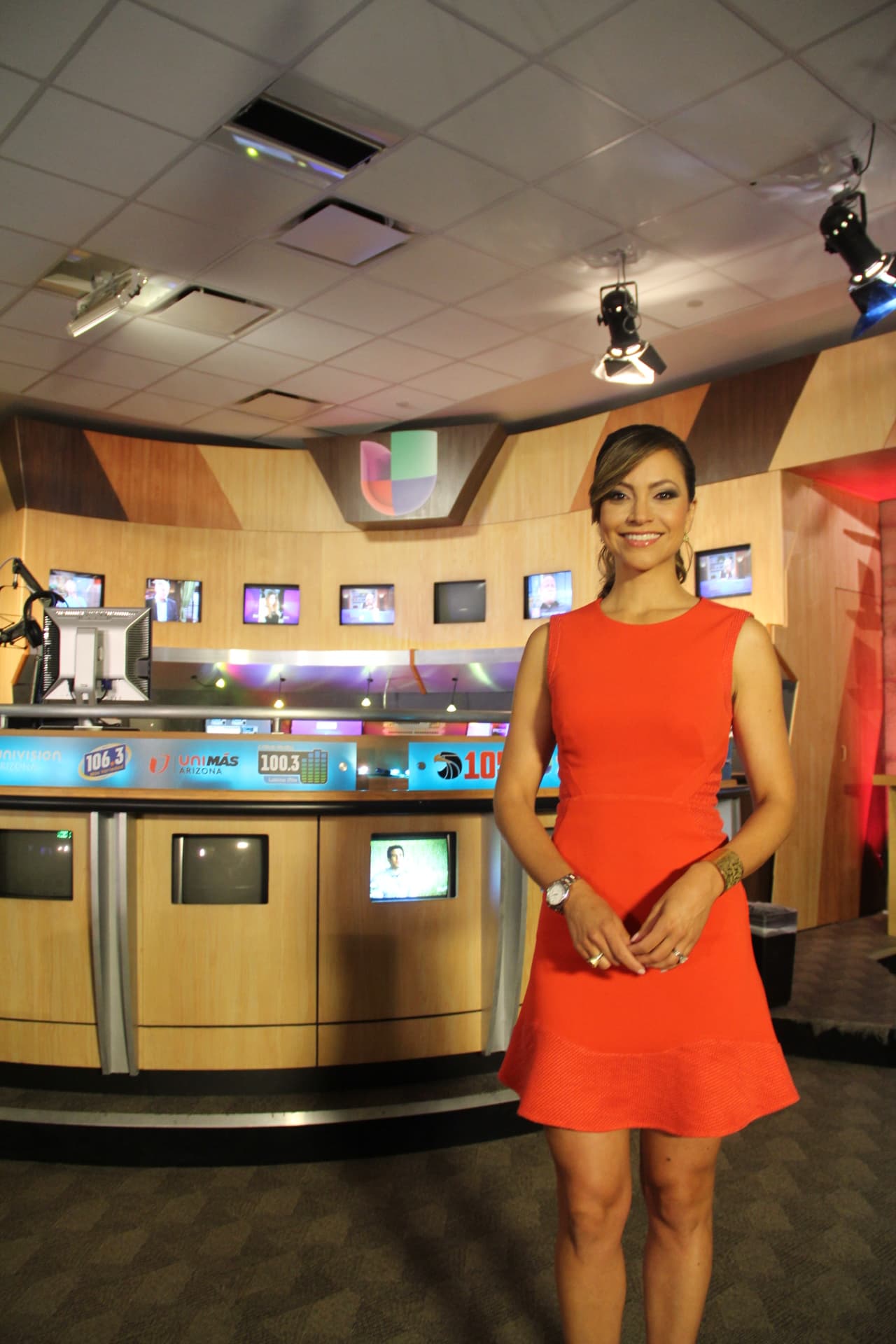 La talentosa y carismática periodista de Univisión, Satcha Pretto, visitó Phoenix para apoyar la campaña multimedia #QuieroAprender de Univisión y el XQ Institute, la cual cuyo propósito es animar a los estudiantes hispanos y a sus familias a exigir educación de excelencia en las escuelas, que prepare a los jóvenes para un futuro de éxito. Durante su visita a Phoenix, Pretto visitó los estudios de Univisión Arizona donde compartió con el equipo de noticias local, incluyendo la presentadora de noticia Heidi Renpenning.