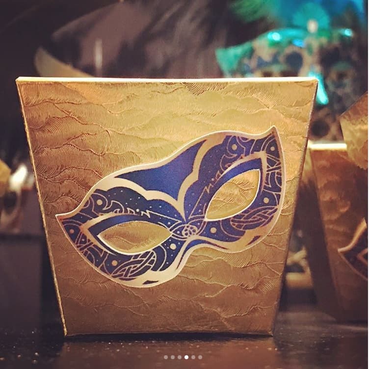 Así se veían los macetones en los que pusieron algunos recuerdos y decoraban toda la fiesta. Cuidaron hasta el último detalle.