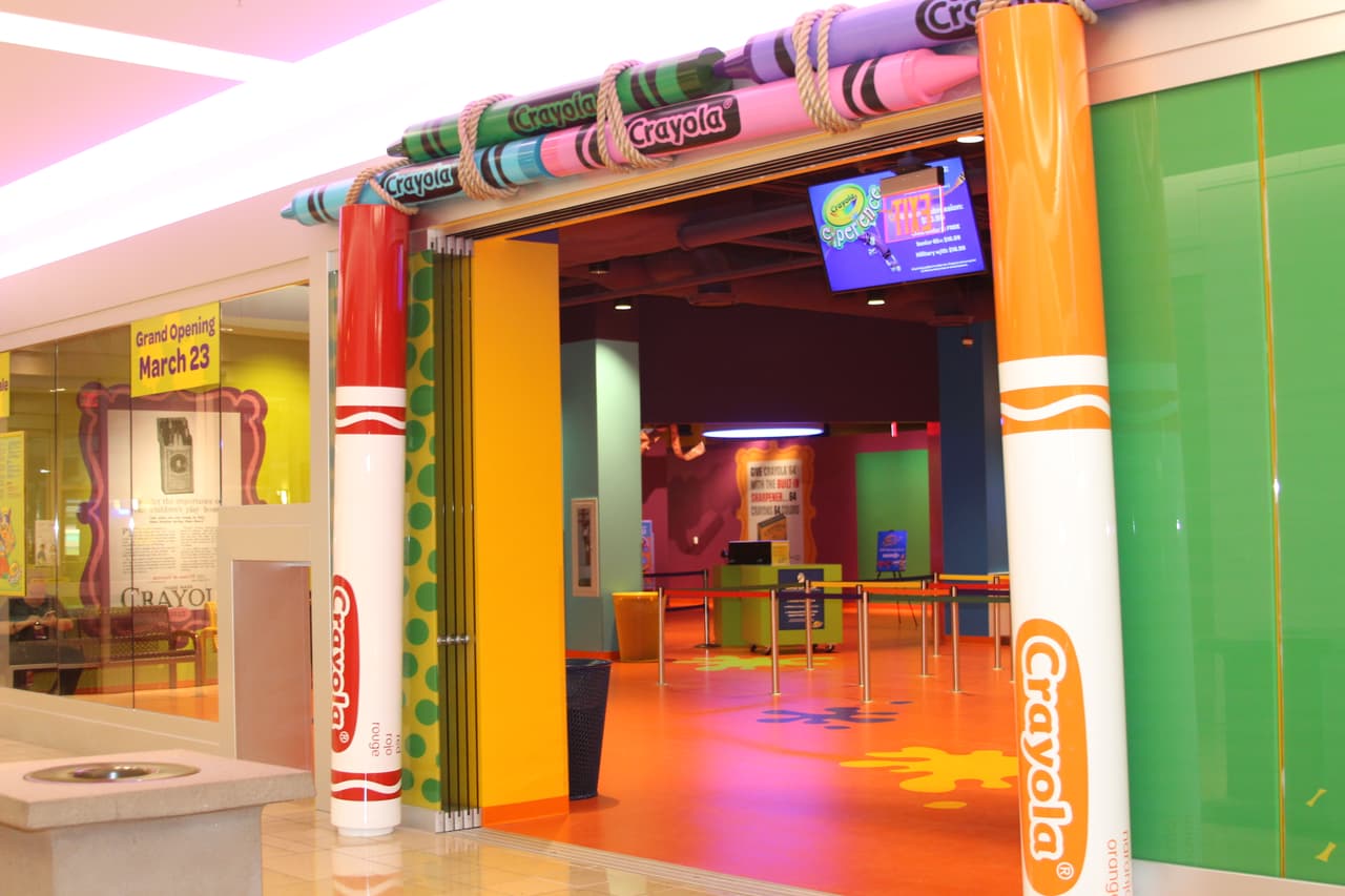 El museo de colores estará abierto los 365 días del año. Los horarios dependen de la temporada, 
<a href="http://www.crayolaexperience.com/plano/plan-your-visit/landing-page.aspx">puede consultar su sitio oficial para más detalles</a>.
