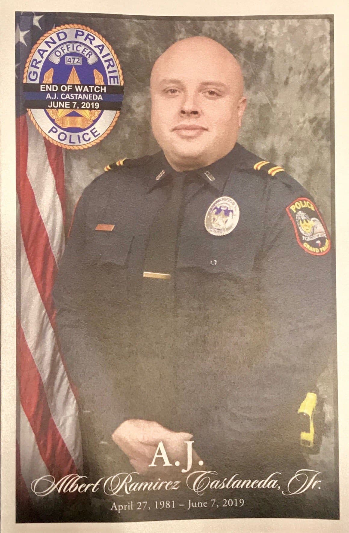 “Honorando a un héroe americano”, dijo la Asociación de Policías de Dallas a través de sus redes sociales.