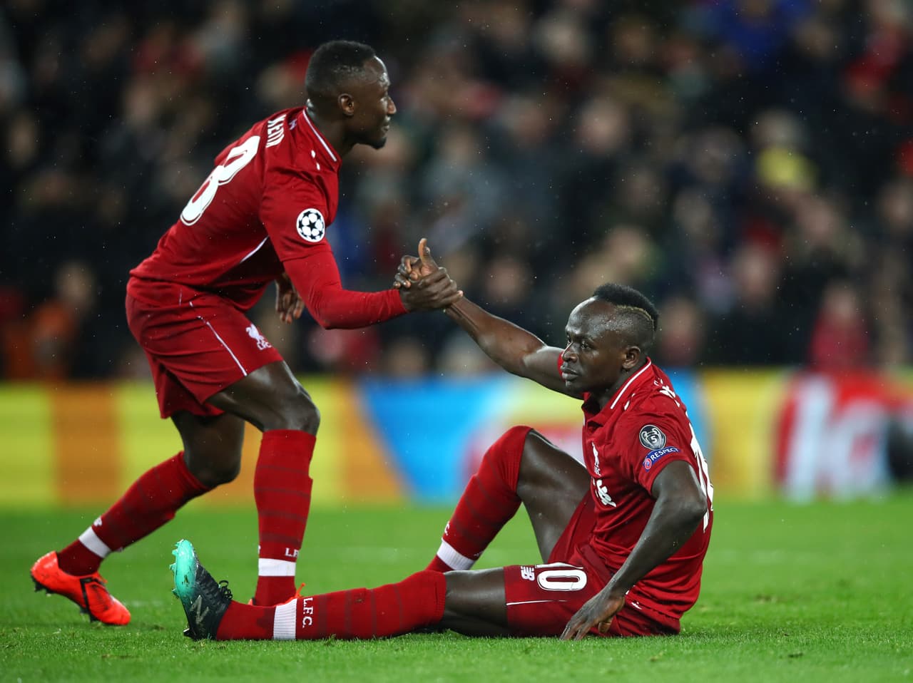 Un doble retorno ocurrirá en el Grupo E cuando los elementos del Liverpool Sadio Mané y Naby Keita jueguen ante el Salzburg.
