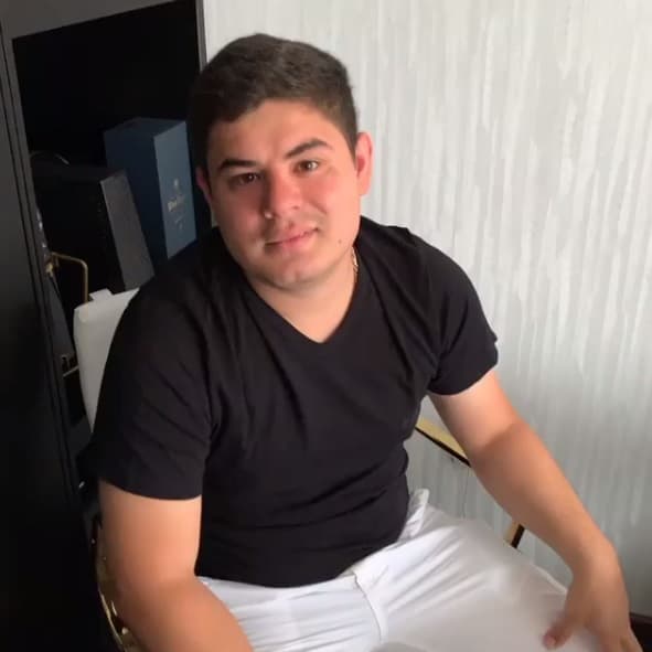 "Algo tuvieron que ver las 'calaveritas' para que yo componga el día de hoy, era lo que más me gustaba. A mí siempre me gustó el tema de la poesía, de la rima y la 'calaverita' era el escenario para hacer eso, cuando me llegó la inspiración para hacer 'El Día de los Muertos' me gustó demasiado, tan es así que hasta dije 'ese disco tiene que ir con ese nombre, con ese concepto'".