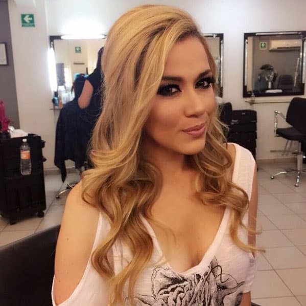 Ahora tiene 35 y se ha convertido en una sexy actriz y conductora.