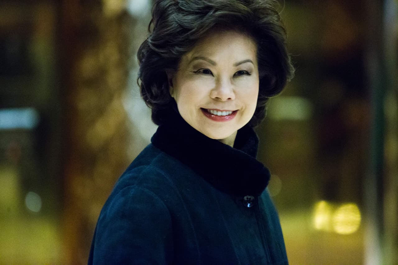 <b>Elaine Chao, secretaria de Transporte.</b> Veterana de anteriores gobiernos republicanos, trabajó con George W. Bush y con su padre George H.W. Bush. Ahora le tocará promover el ambicioso plan de infraestructura que Trump prometió durante la campaña y cuyo financiamiento puede enfrentar problemas en el congreso.