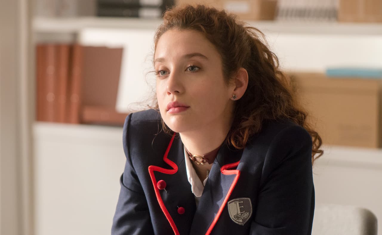 Mientras que Marina fue encarnada por 
<b>María Pedraza</b>; una actriz española descubierta en Instagram por el director Esteban Crespo e invitada a participar en 'AMAR' (2017).