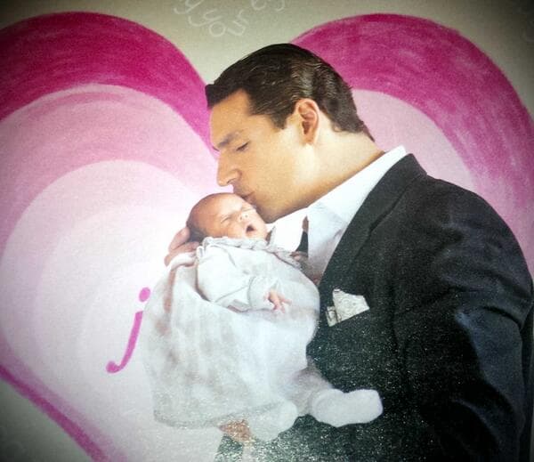 Mira más fotos de la encantadora familia de la actriz, con "Mini Jacky" de bebé.