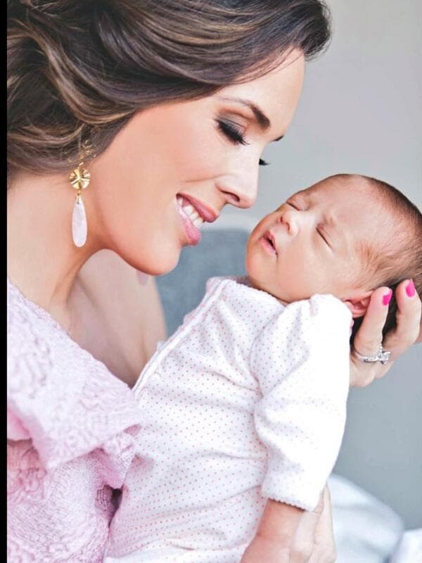 Mira más fotos de la encantadora familia de la actriz, con "Mini Jacky" de bebé.