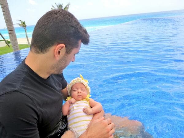 Mira más fotos de la encantadora familia de la actriz, con "Mini Jacky" de bebé.