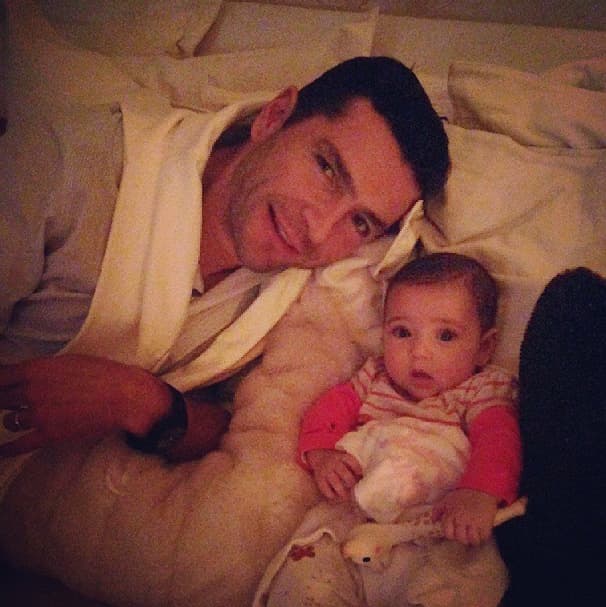 Mira más fotos de la encantadora familia de la actriz, con "Mini Jacky" de bebé.