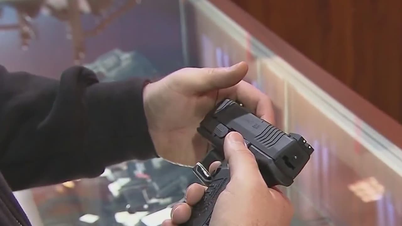 Temor y sentido de protección: estas son las razones para comprar un arma