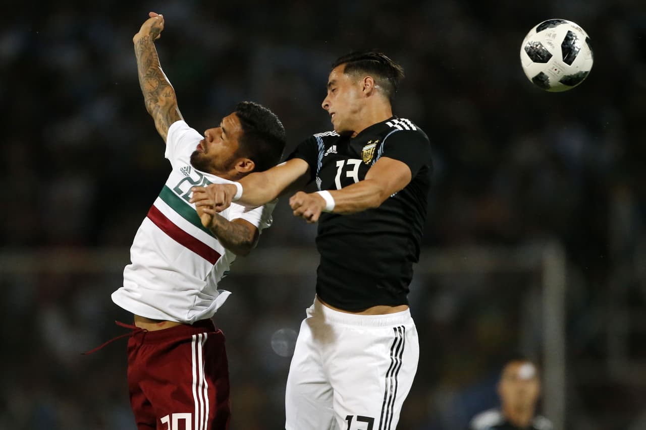 El juego aéreo fue un fuerte para los argentinos, que hicieron sentir su localía.