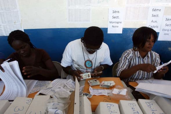 "Dado el tamaño del desastre que surgió tras el terremoto (de enero) y dado estos desafíos en el tema de salud, se está avanzando relativamente bien en el tema de las elecciones" de Haití, dijo a periodistas Arturo Valenzuela.