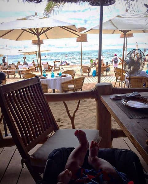 La actriz nació en Puerto Vallarta, Jalisco, por eso quiere que su pequeñín conozca ese paradisiaco lugar: "En el mar la vida es más sabrosa, en el mar... y cada día... te amo mucho más... 💙 #PuertoVallarta".