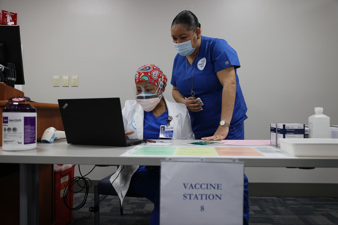 Sin embargo, los Centros para el Control y Prevención de Enfermedades (CDC) indicaron que solamente se han aplicado el 38% de las vacunas recibidas por el estado.