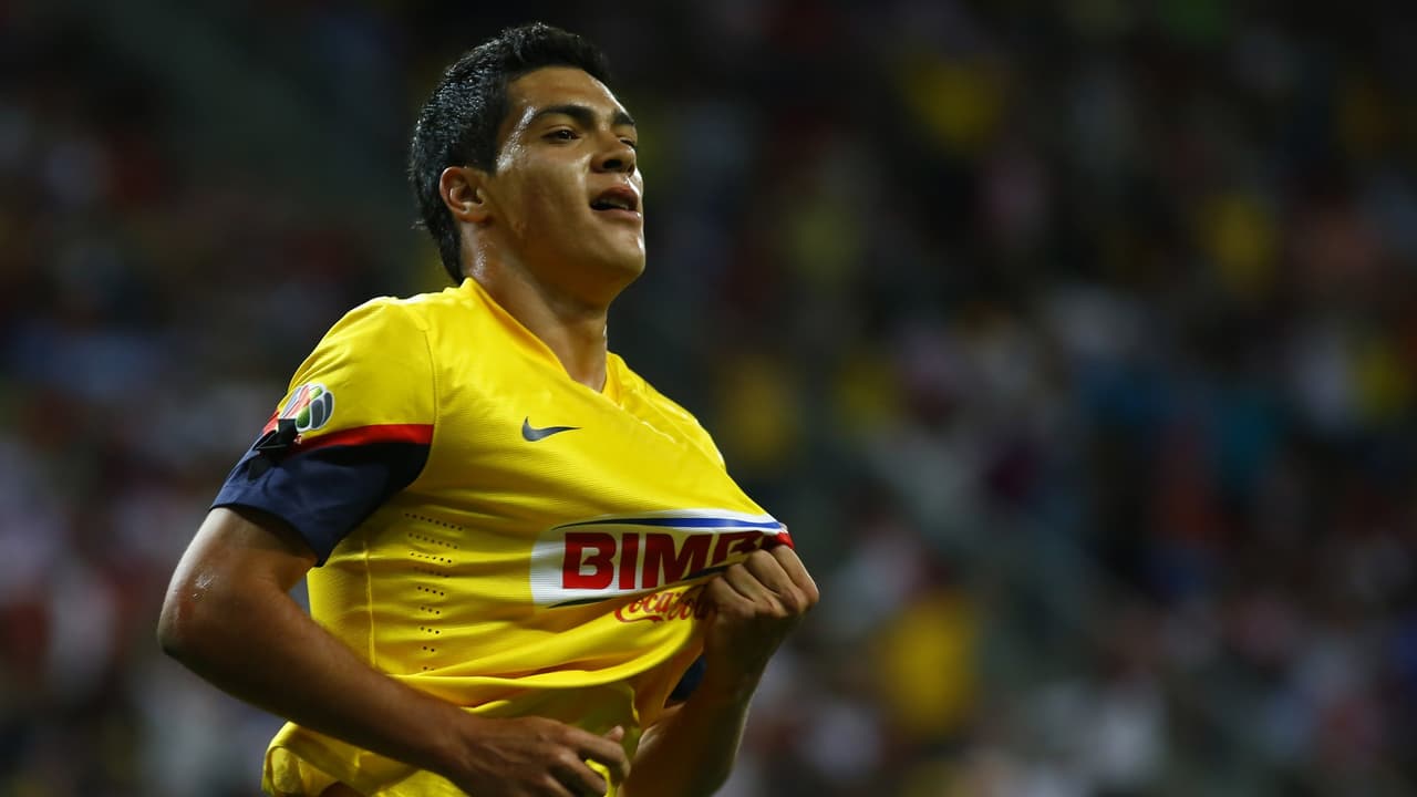 Jugar en Chivas o Pumas, algo descartado para Raúl Jiménez