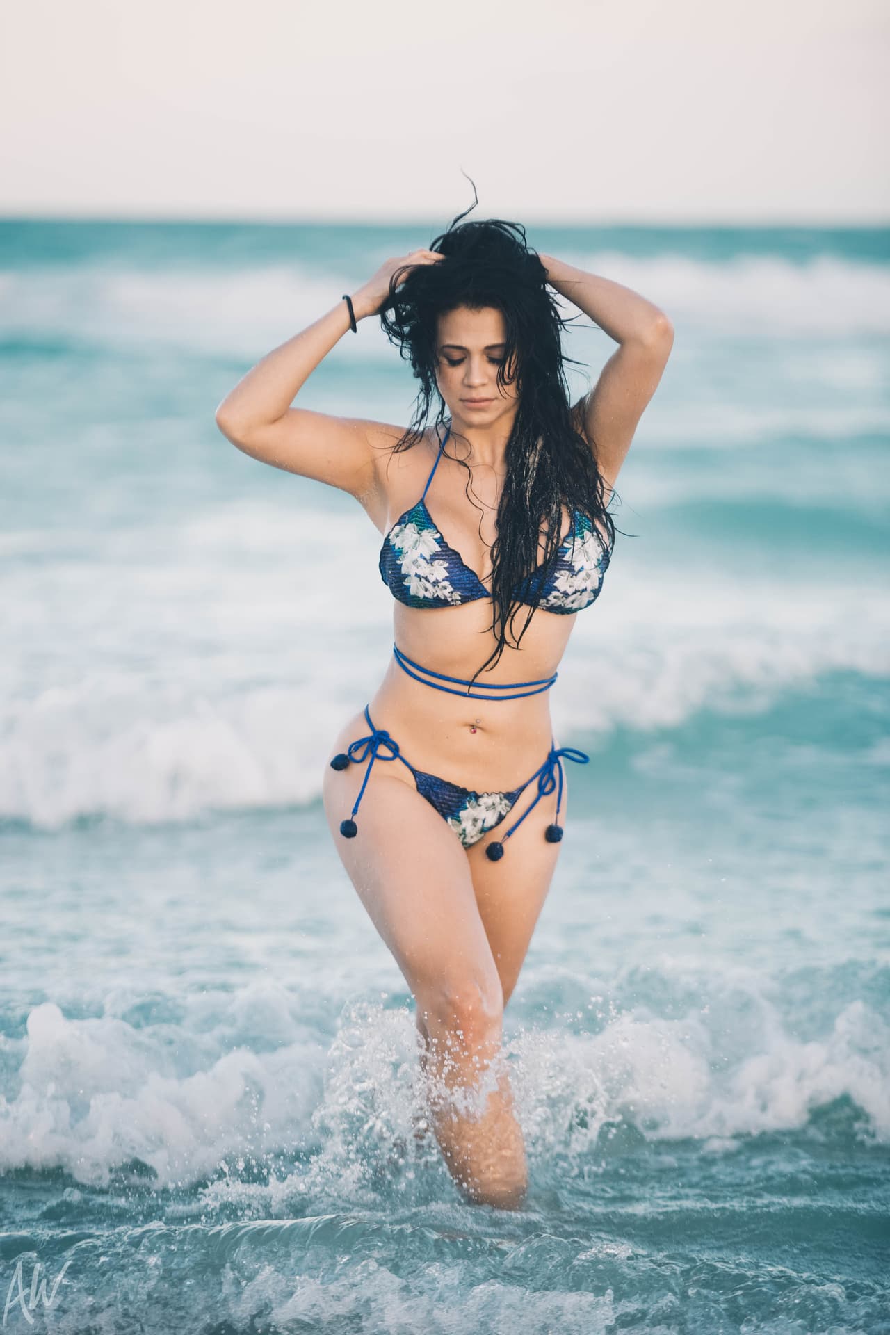 Seguro que ella también
<b><a href="https://www.univision.com/radio/dallas-klno-fm/exclusiva-las-fotos-de-el-bueno-la-mala-y-el-feo-en-la-playa-no-son-aptas-para-cardiacos#bf4799630001" target="_blank">extraña mucho el mar y la playa</a></b>.