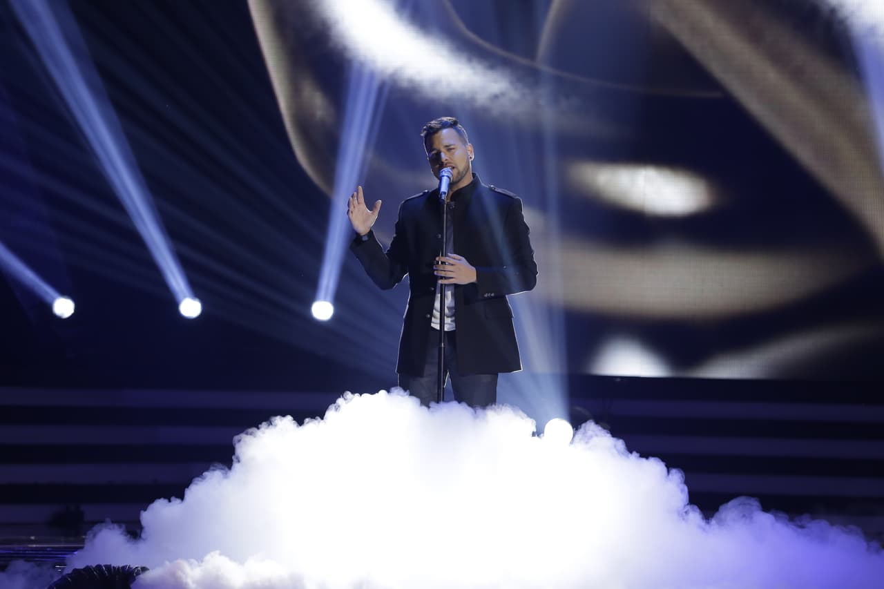 Carlos interpretó 'Desesperado'.