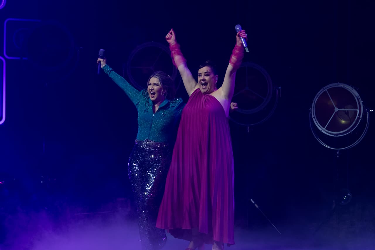 Isabel Lascurain y Alicia Villarreal han forjado una profunda amistad, no solo abajo del escenario sino arriba también. Juntas, deslumbraron con su interpretación en el más reciente show.