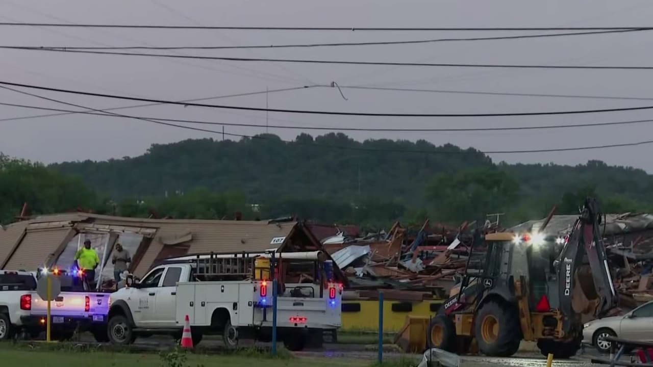 Fuertes tormentas al este de Dallas dejan daños, heridos y viviendas destruidas
