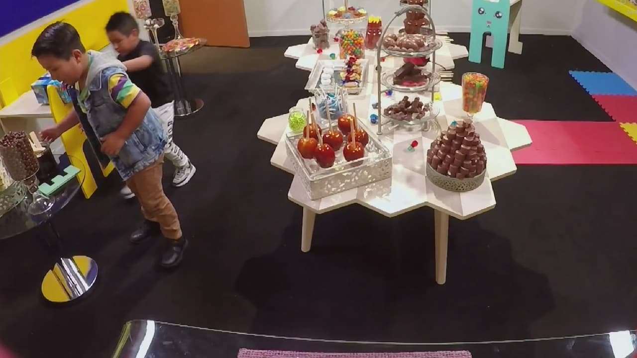 Durante la octava gala, cuando Albertano jugó una broma a los capitanes de cada escuadrón, Giovani nos dejó claro que es muy obediente. Solo él y Mateo acataron al pie de la letra la orden de no comer los dulces de la habitaci´on.