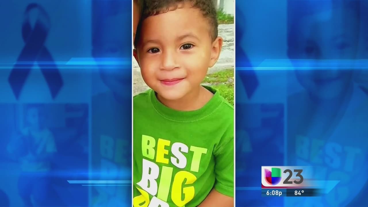 Revelan identidad de niño hallado dentro de camioneta; centro de cuido cierra sus puertas
