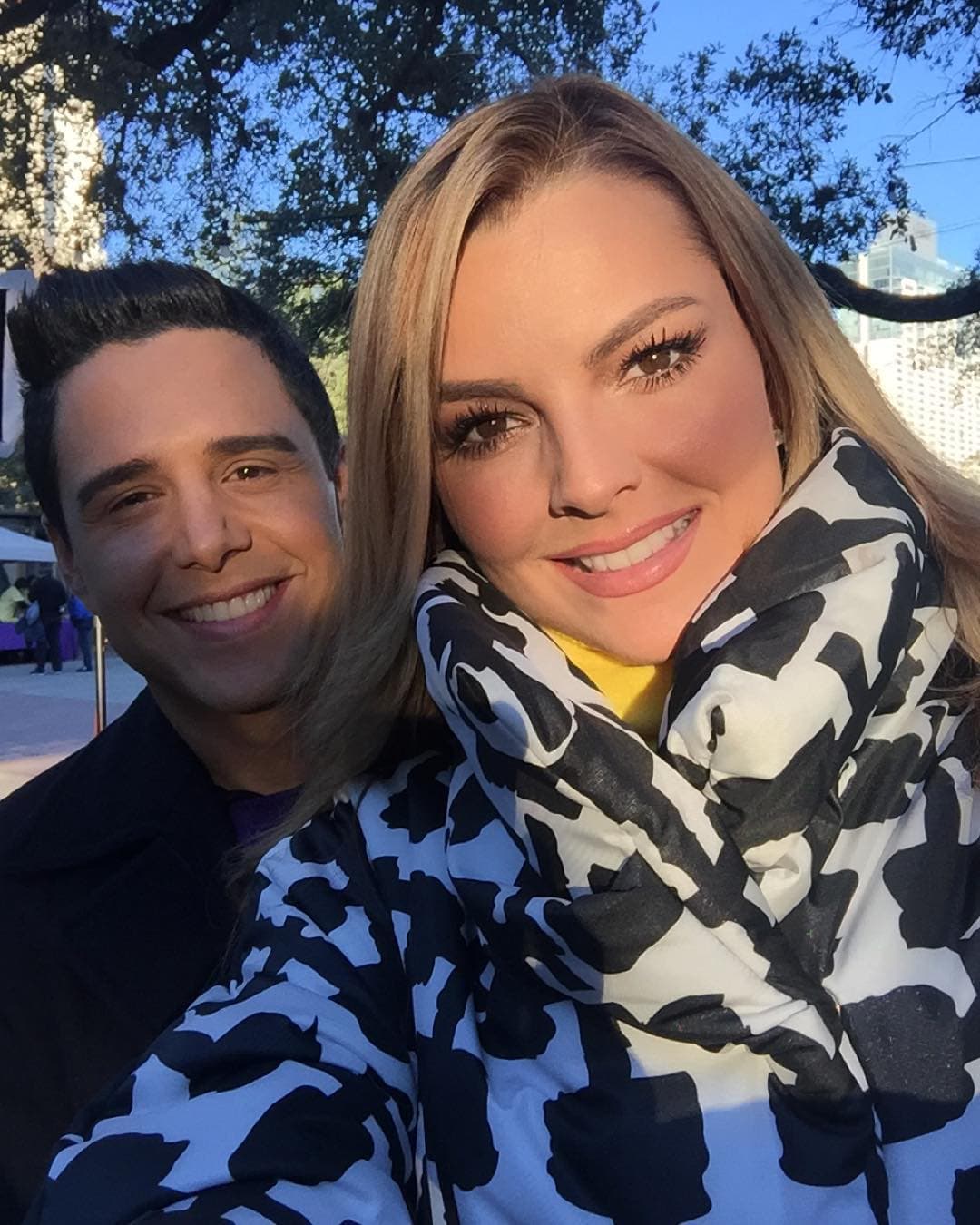 Marjorie de Sousa: "Ya estamos a punto de salir en vivo desde el #CritSanAntonio, el primer CRIT de los Estados Unidos".