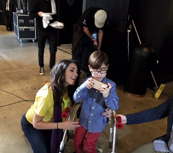 "@LAURAGII siempre linda conviviendo con los niños".