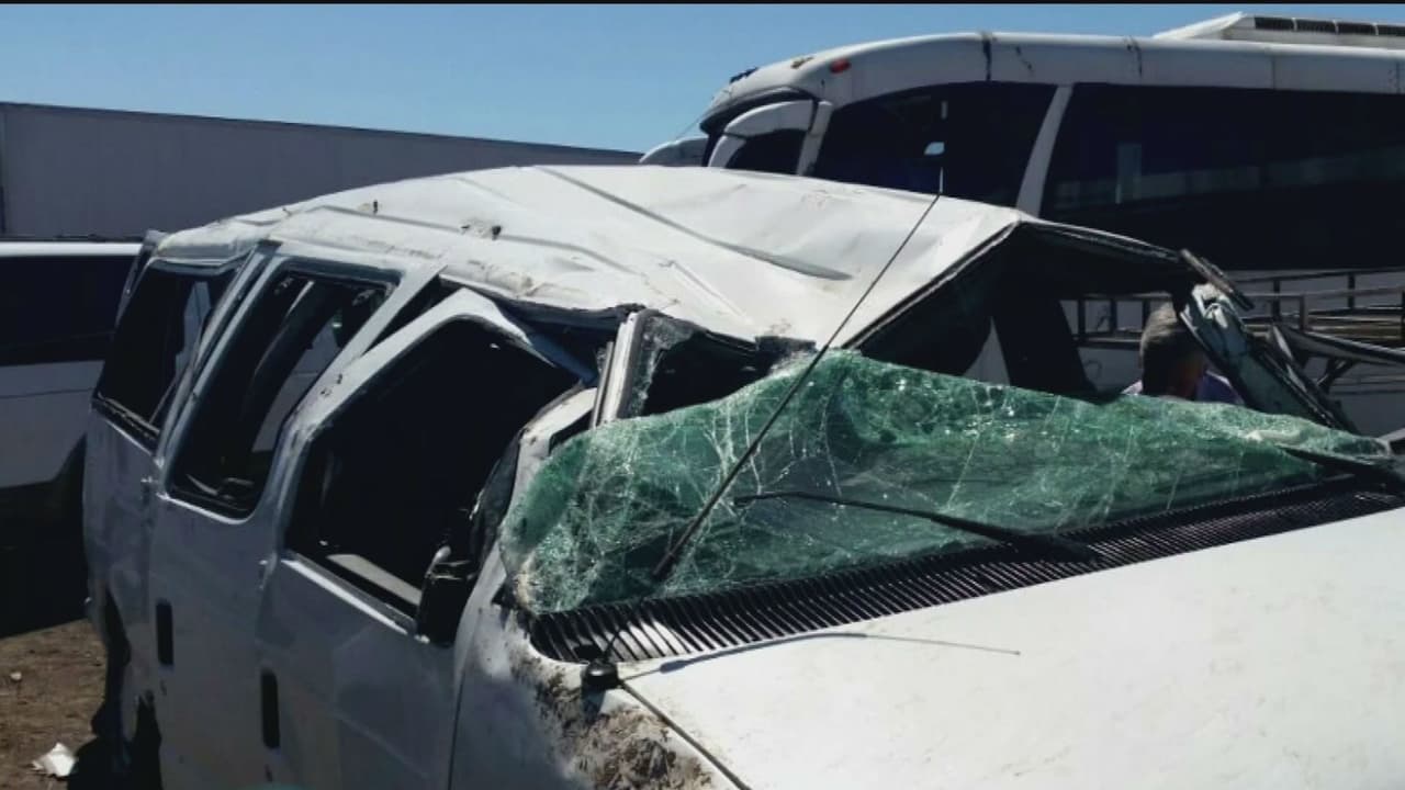 "Yo no tenía el cinturón puesto porque estaba dormido y 
<b>salí volando, quedé 8 metros (26 pies) adelante</b>", narró.
<br>