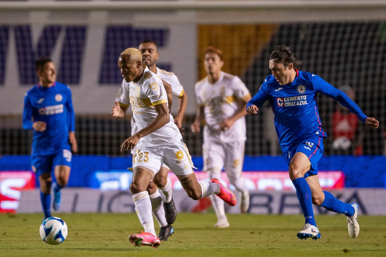 Los Tigres no tienen un buen regreso y Cruz Azul vence 0-2 en el Volcán. Cruz Azul se sitúa en la tercer posición con 12 unidades y los regios se quedan en la décima plaza con 7 unidades, aunque tienen un partido menos que los demás.