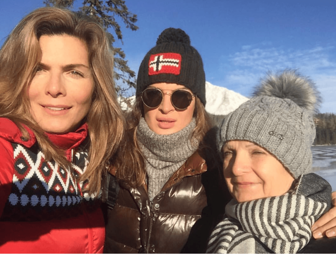 Hace un año la pareja pasó las fiestas decembrinas en España, con la familia de la conductora, por lo que en esta ocasión tocó el turno a los familiares de Yaya. En la imagen las vemos acompañadas por la mamá de la modelo.