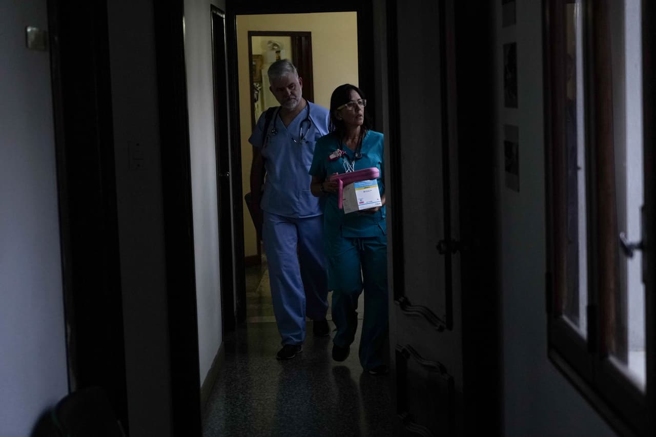 Elvia Badell y Carlos Hernández abrieron la clínica pediátrica a mediados de los años noventa.