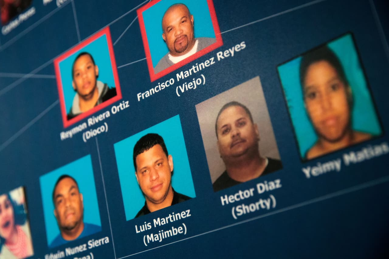 Una fuente de la fiscalía identificó a la mayoría de los acusados como dominicanos y un mexicano.
