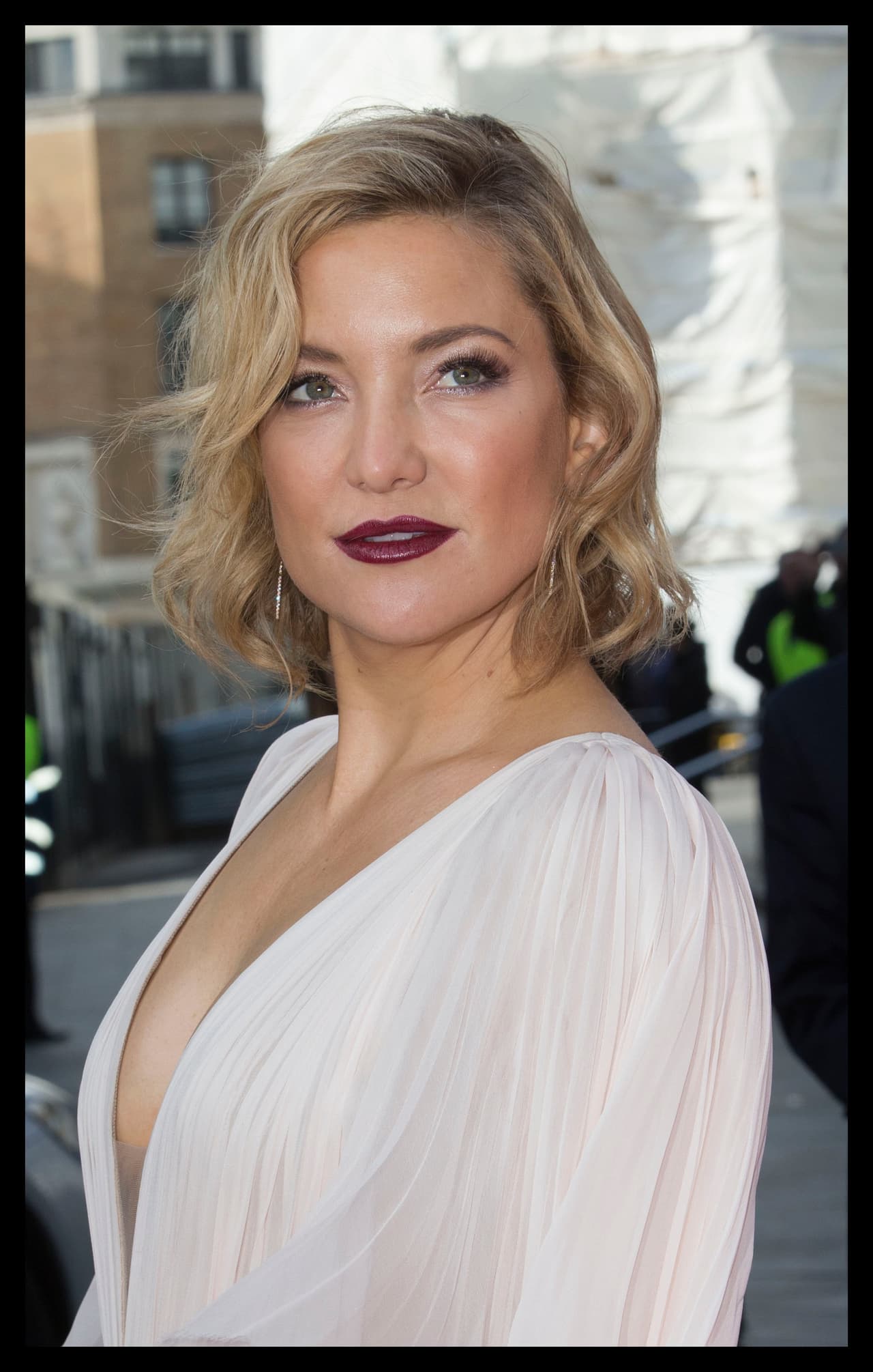 Y nosotros también.