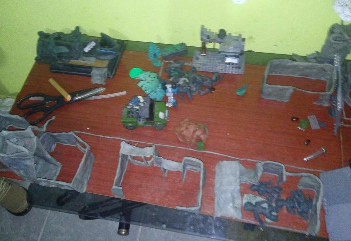 Adolescentes crean una maqueta para planear doble asesinato