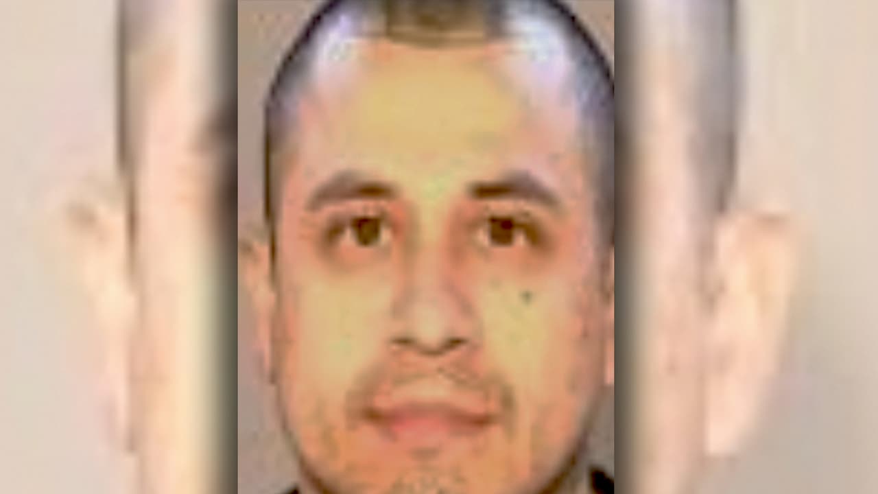 <b>Nombre: </b>Samuel Arroyo
<br>
<b>Fecha de Nacimiento: </b>08/14/88
<br>
<b>Delito por que se busca: </b>Asalto con arma de fuego