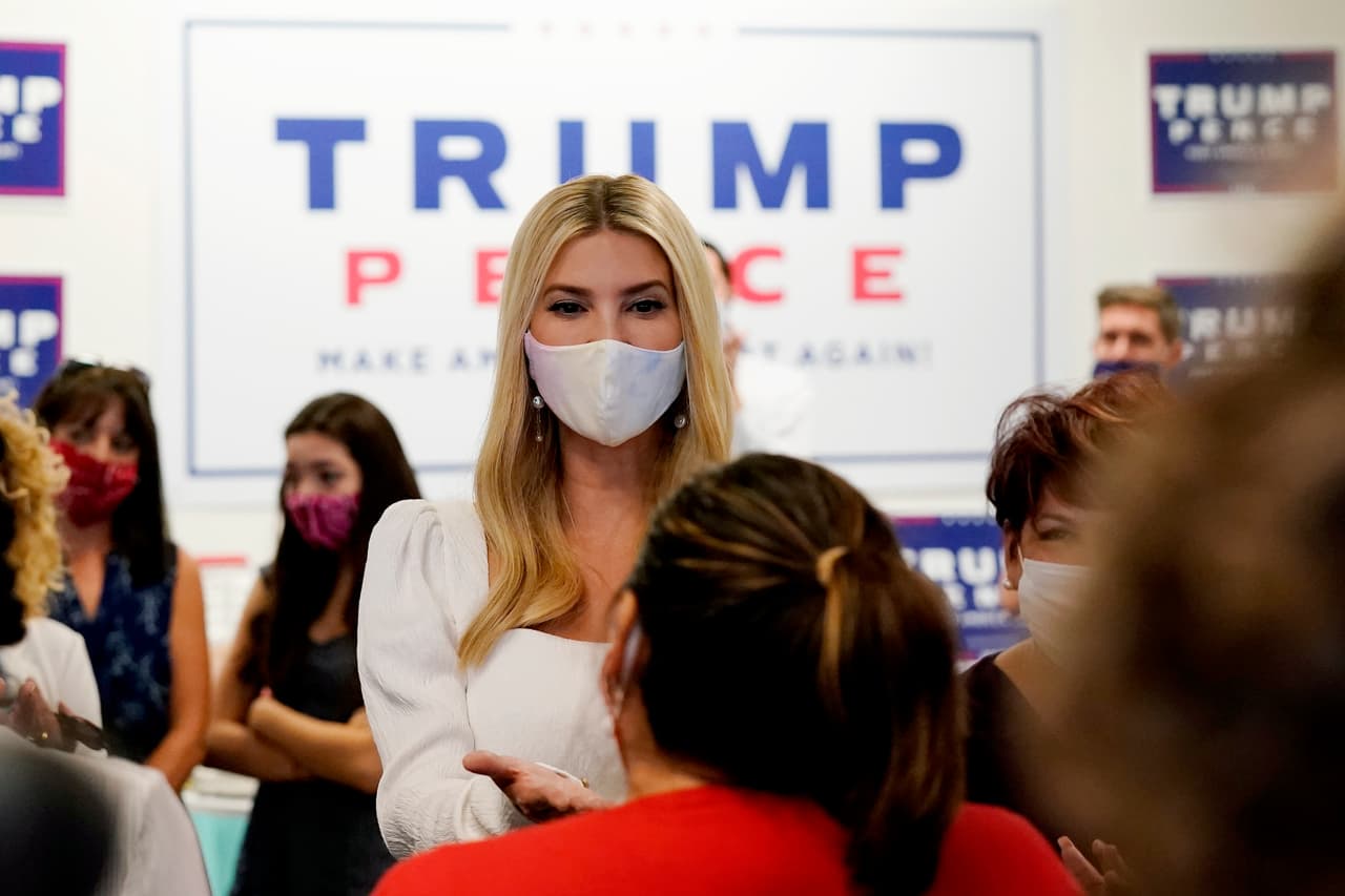 Ivanka Trump visitó Arizona y participó en un evento con familias y empresarios, demócratas dicen que es un esfuerzo 'desesperado'