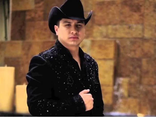 <span class="cms-h3-H3"><b>Julión Álvarez. </b></span>
<b><h3 class="cms-h3-H3">Nominaciones: 3 </h3>¿A qué está nominado?:</b> Artista Masculino Del Año , Artista Masculino Del Año Regional Mexicano y Artista Banda Del Año Regional Mexicano.