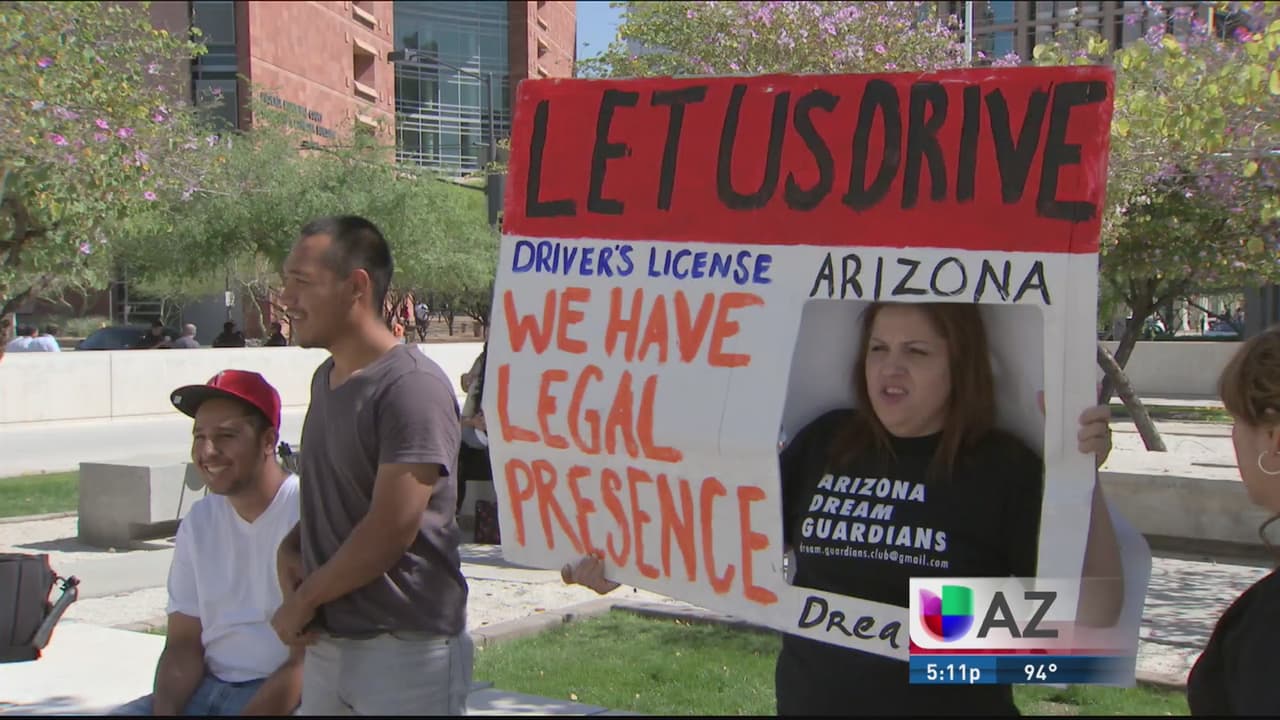 Corte federal ratifica derecho de jóvenes amparados bajo DACA a obtener licencias en AZ