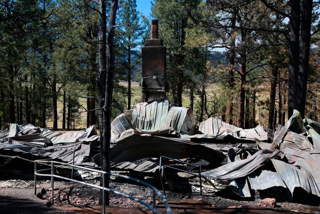 No solo Nuevo México está sufriendo el embate de los incendios. También otros estados del suroeste como 
<a href="https://www.univision.com/noticias/estados-unidos/una-pared-de-fuego-amenaza-a-mas-de-700-hogares-en-arizona">Arizona y Colorado</a>. El riesgo vuelve a aumentar para estas zonas esta semana.