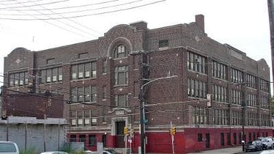 Dos escuelas primarias de Filadelfia permanecen cerradas debido al asbesto