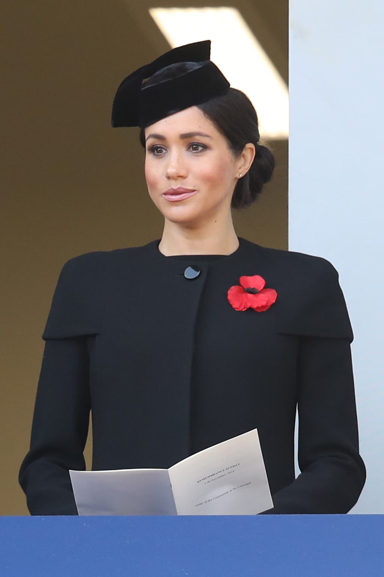 Meses previos a la elección de su atuendo navideño, la esposa del príncipe Harry confesó por qué 
<b>no usaba los vestidos de Victoria Beckham</b>.