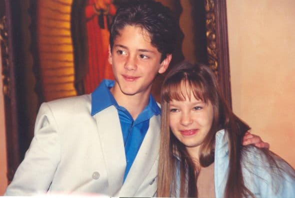 Sin embargo, fue al año siguiente cuando grababan 'Aventuras en el tiempo' que surgió el romance.