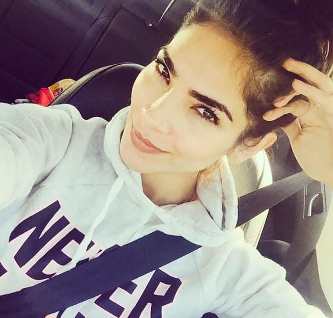 Tomarse selfies es una de esas cosas que Ale no puede parar de hacer.