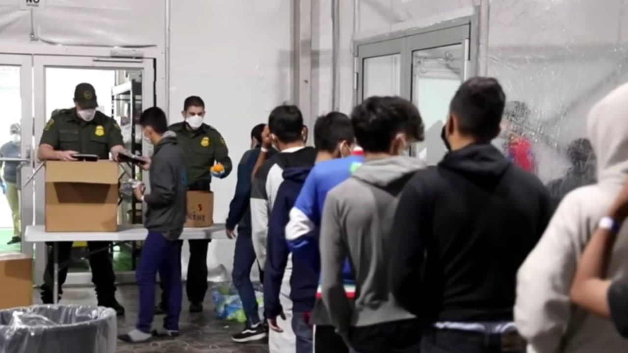 Historias de la separación familiar: Francisco abandona sus estudios para cuidar a sus sobrinas tras arresto migratorio